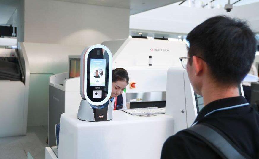 三亞鳳凰國際機場啟用人臉識別自助登記系統